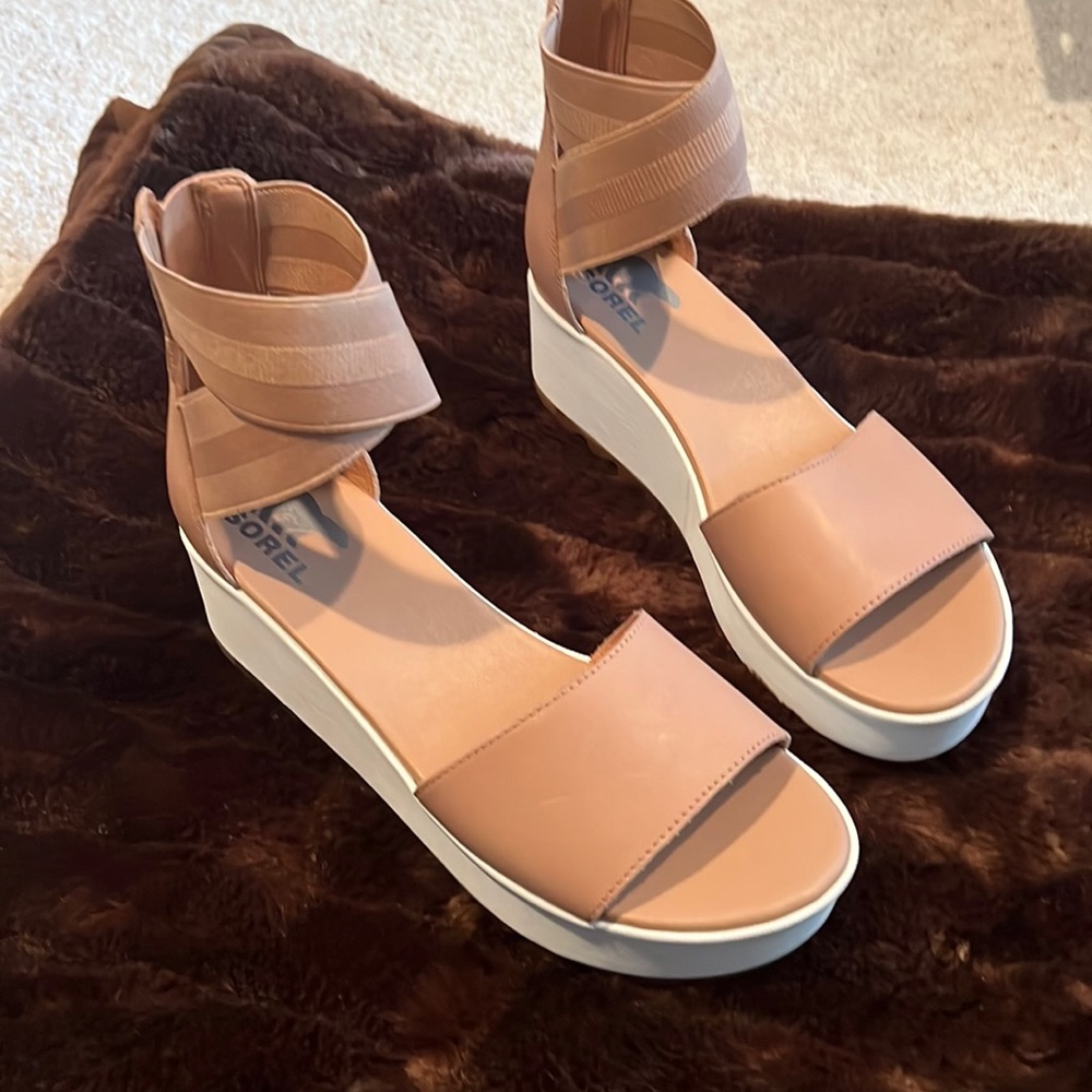 Sorel Cameron Flatform Sandals - never worn